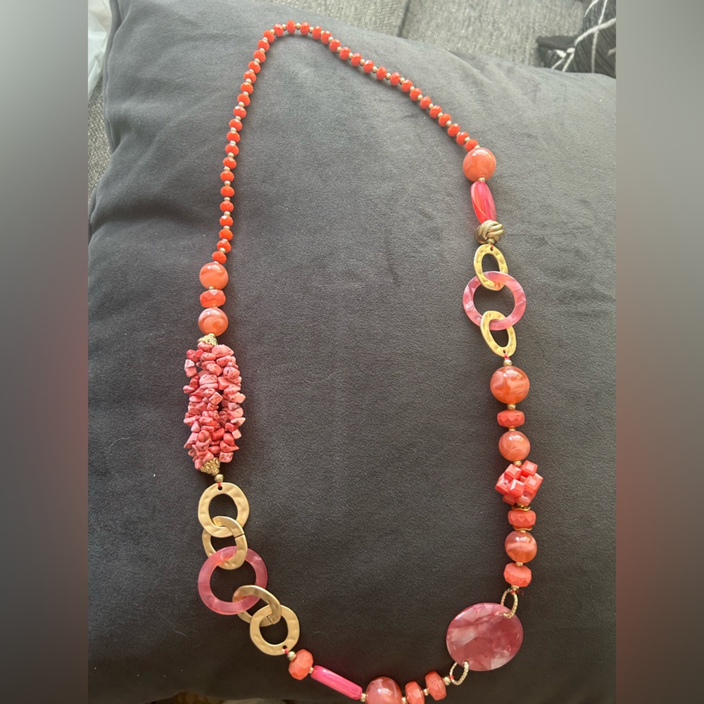 FABULOUS STATEMENT NECKLACE - CORAL!